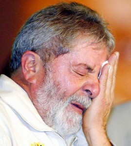 Além de Lula também foi pedida a prisão preventiva do ex-tesoureiro do PT João Vaccari Neto e do empreiteiro Léo Pinheiro, da OAS, e de outros dois investigados do caso Bancoop