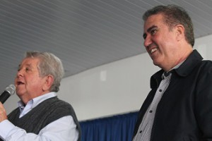 Presidente, Ver. Cid Ferreira, ao lado do prefeito Jonas Donizette