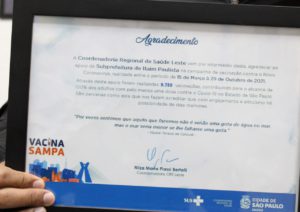 Certificado de reconhecimento e agradecimento pelo trabalho em prol da vacinação. Foto: André Lossio / Subprefeitura Itaim Paulista